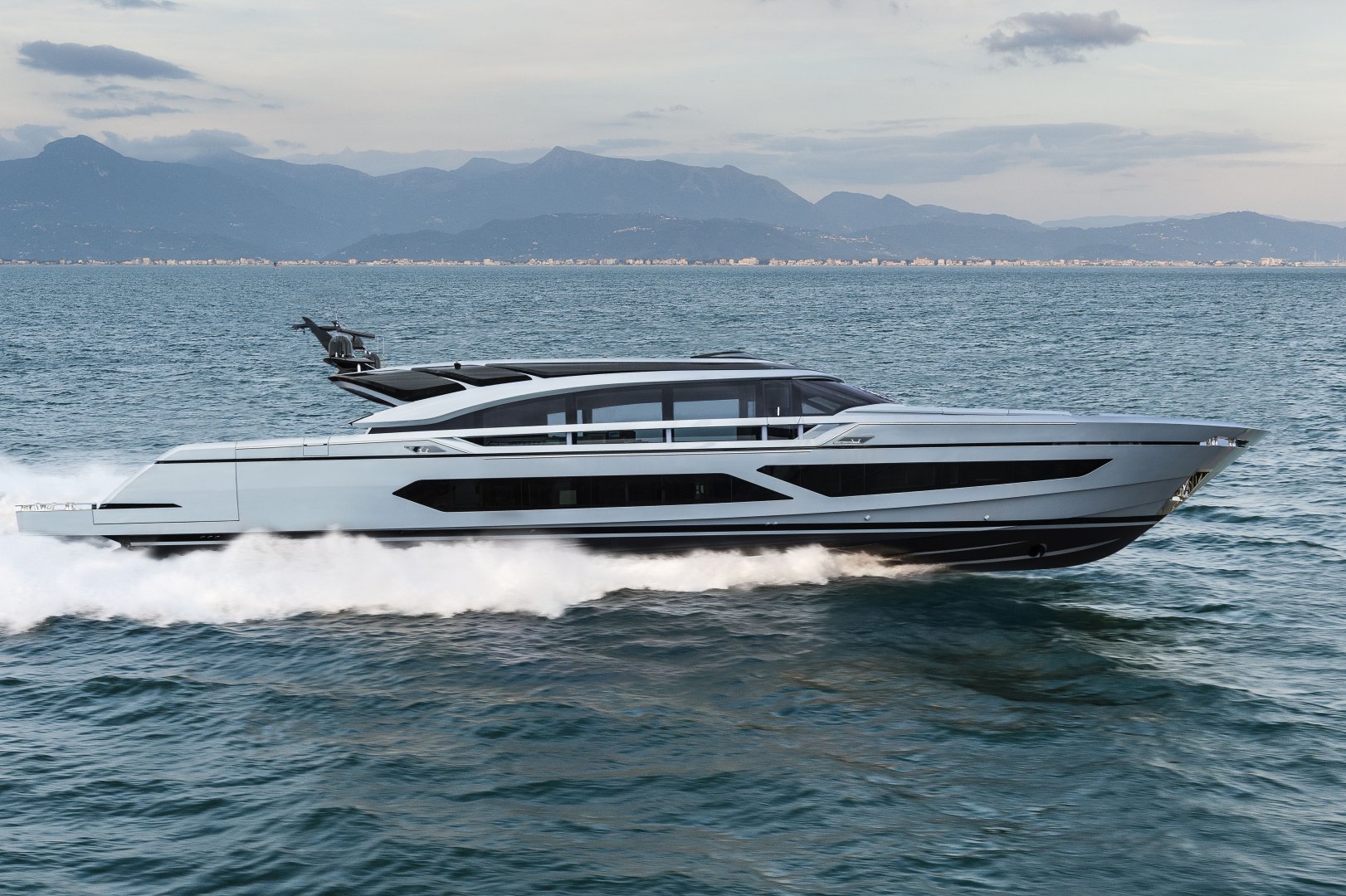 THE PLEASURE OF SPEEDING AND THE FREEDOM OF OUTDOOR LIFE AT SEA.  A NEW OWNER HAS CHOSEN AB125